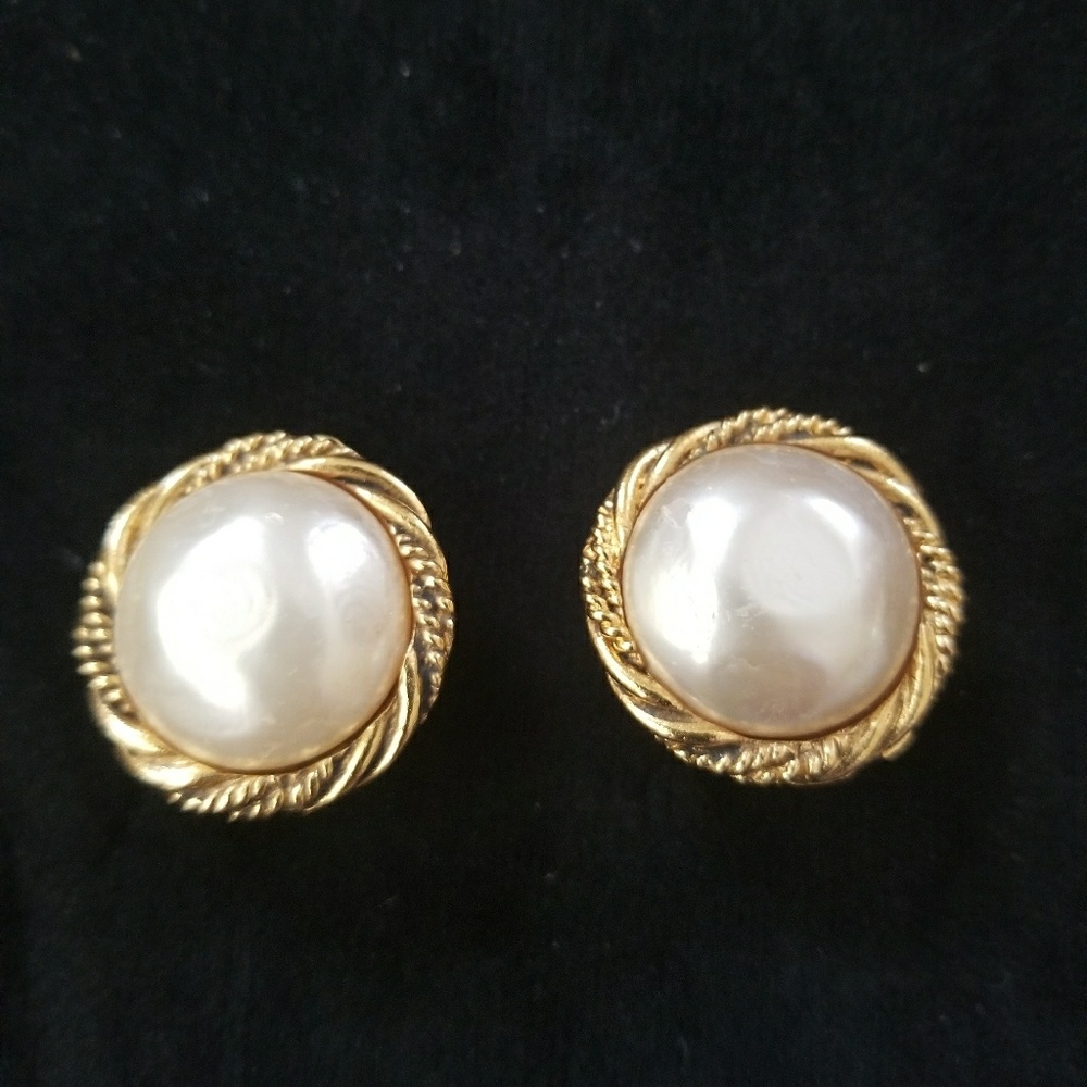 CHANEL earings